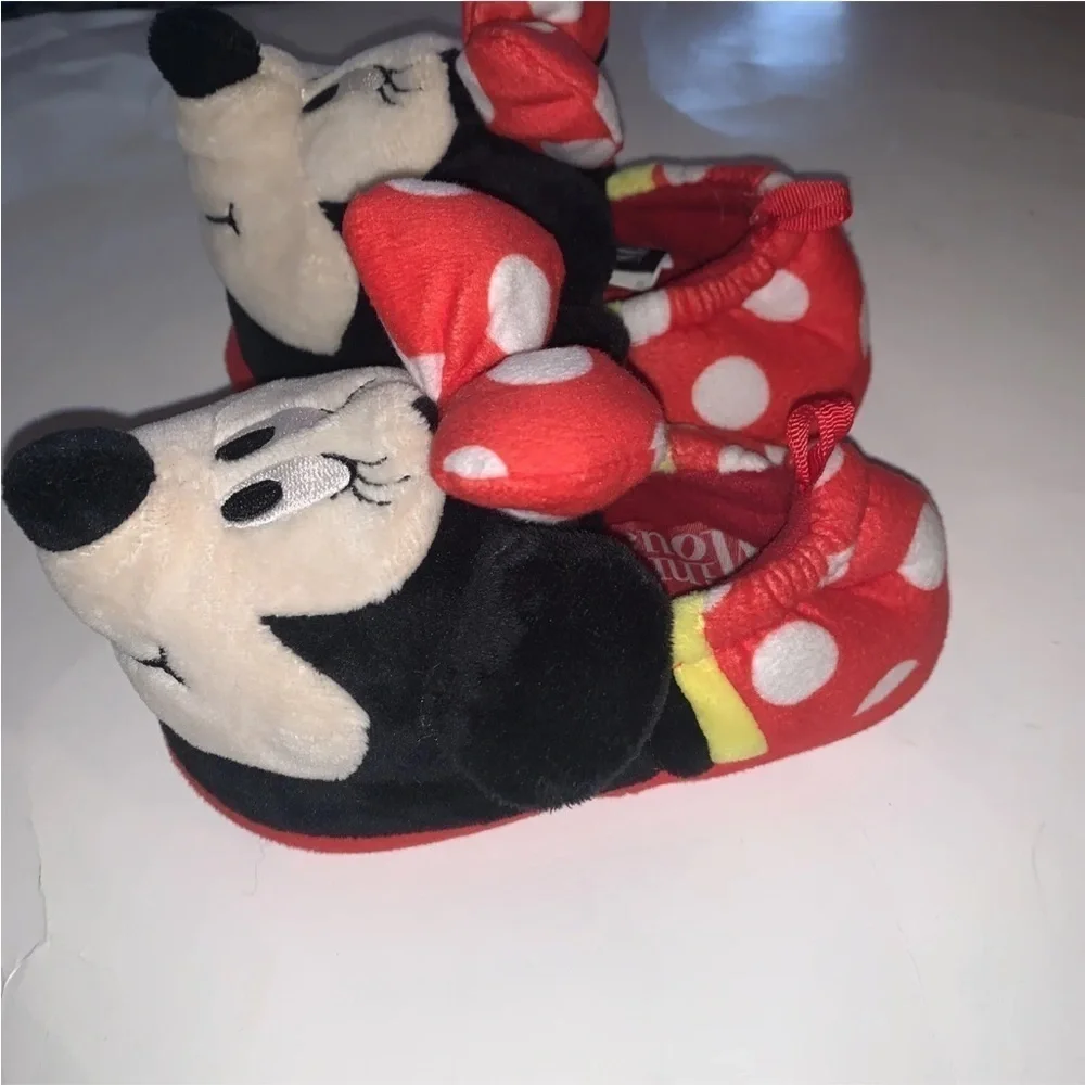 NWOT Disney’s Minnie Mouse Child Girl Size 7/8 Slippers Red Black Polka Dot